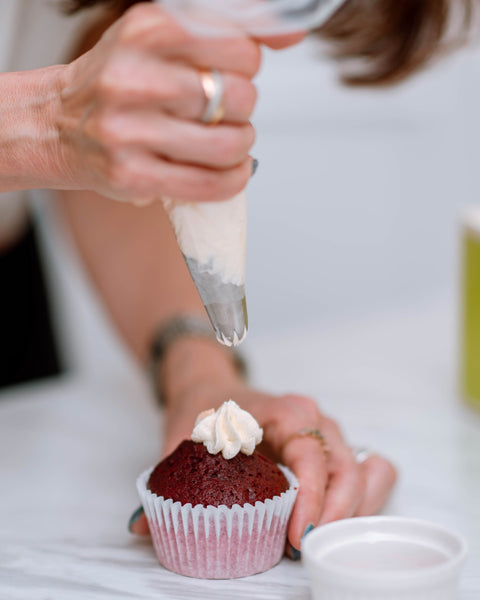 Piping Nozzle and 5 Piping Bags (disposable)