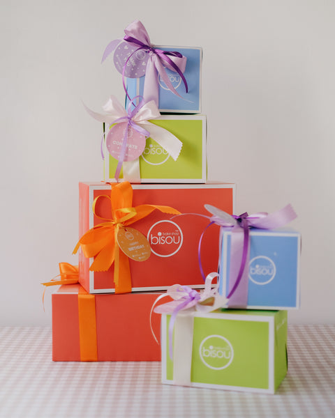 Gift Wrap - Ribbon + Gift tag