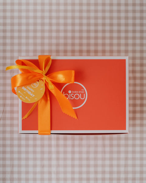 Gift Wrap - Ribbon + Gift tag