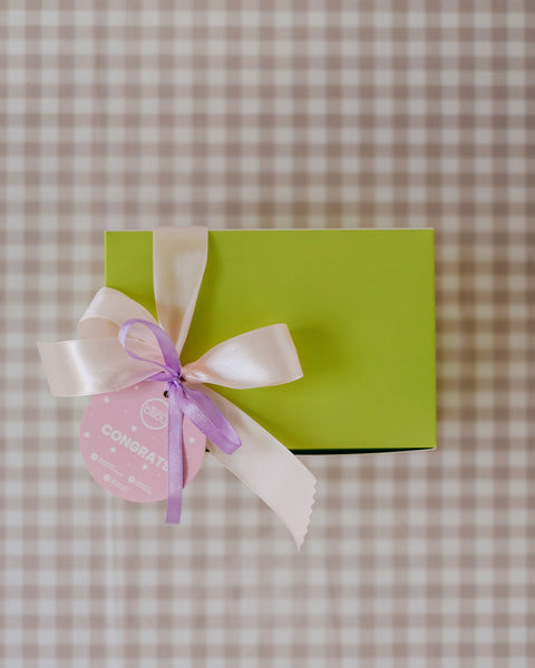 Gift Wrap - Ribbon + Gift tag
