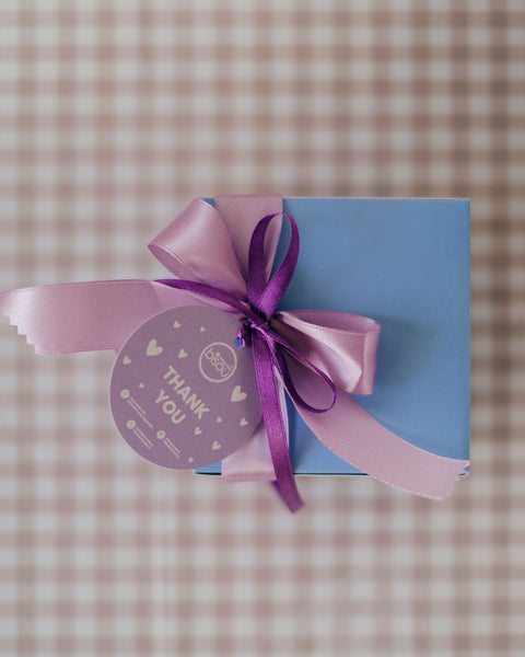 Gift Wrap - Ribbon + Gift tag