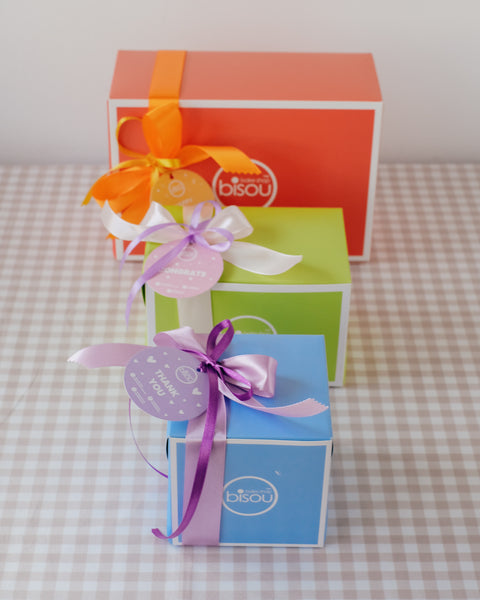 Gift Wrap - Ribbon + Gift tag