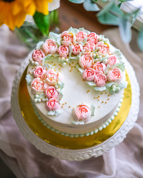 6" Blooming Marvelous Cake with Fresh Flowers