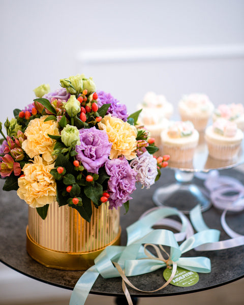 Blooming Marvelous Cupcake (Box of 6) with Fresh Flowers