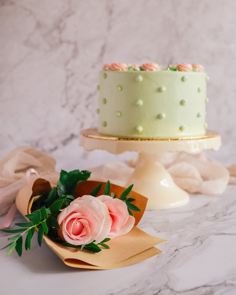 100 Pretty Wedding Cakes To Inspire You - Floral on single tier cake