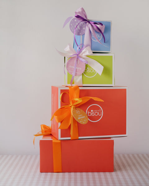 Gift Wrap - Ribbon + Gift tag